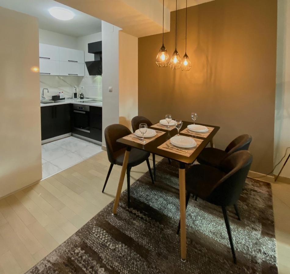 Stylish Apartment, Skopje Centre - Private Parking - Panoramic Views ภายนอก รูปภาพ