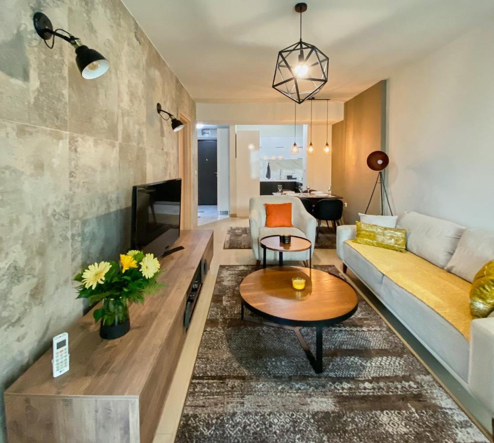 Stylish Apartment, Skopje Centre - Private Parking - Panoramic Views ภายนอก รูปภาพ
