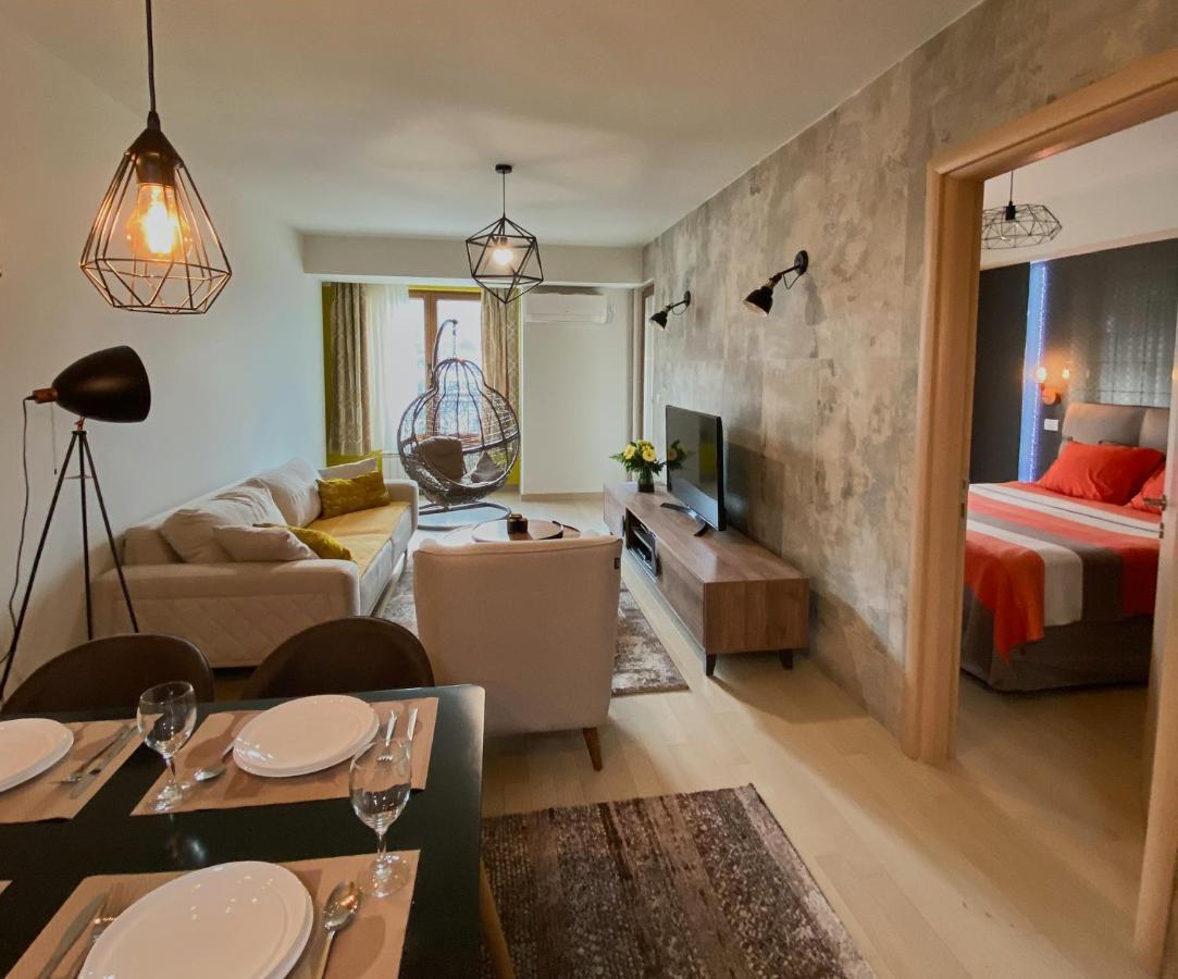 Stylish Apartment, Skopje Centre - Private Parking - Panoramic Views ภายนอก รูปภาพ