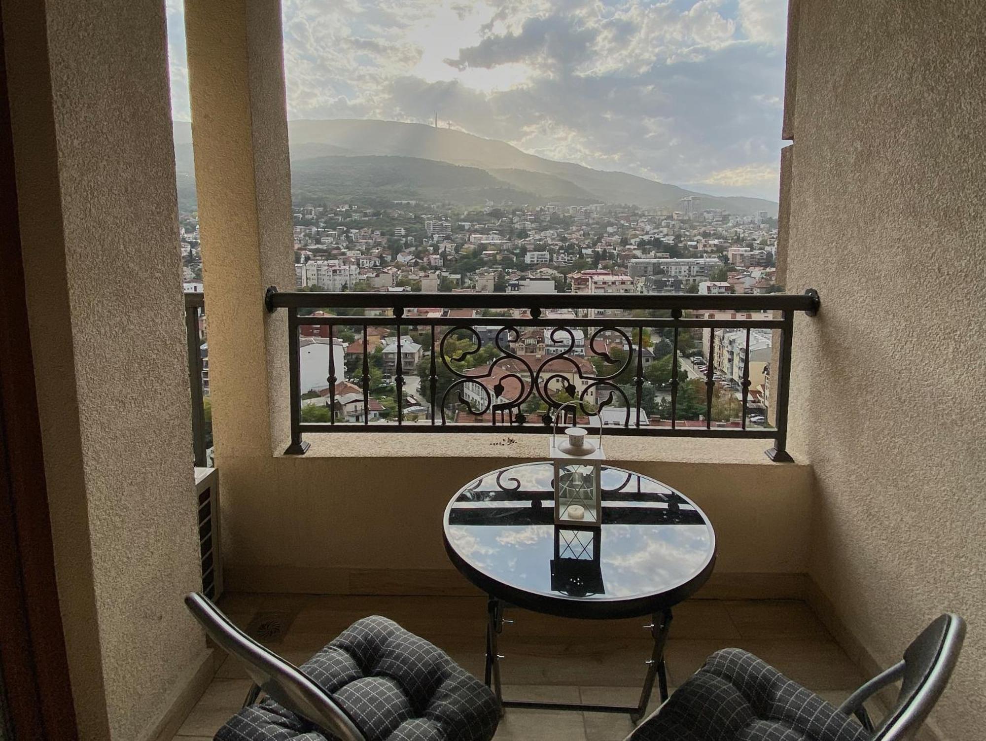 Stylish Apartment, Skopje Centre - Private Parking - Panoramic Views ภายนอก รูปภาพ