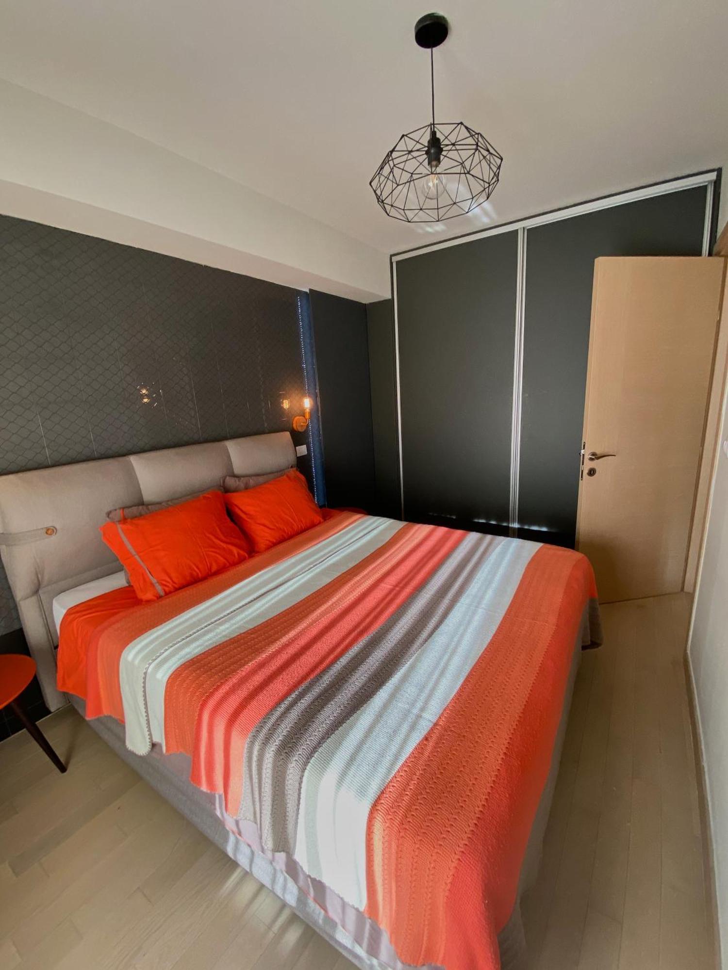 Stylish Apartment, Skopje Centre - Private Parking - Panoramic Views ภายนอก รูปภาพ